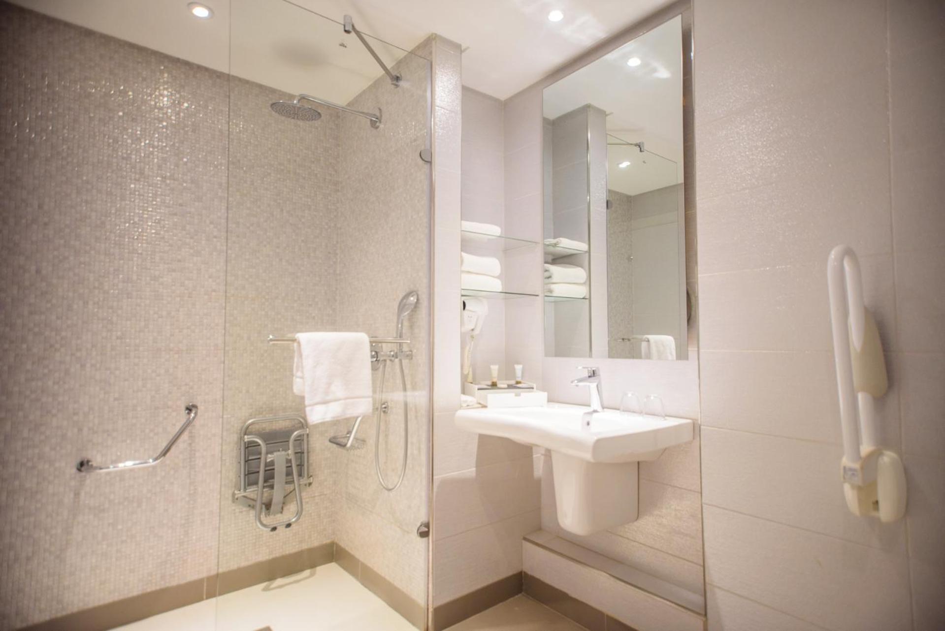 Golden Tulip Le Diplomate Hotel Cotonou Exterior photo